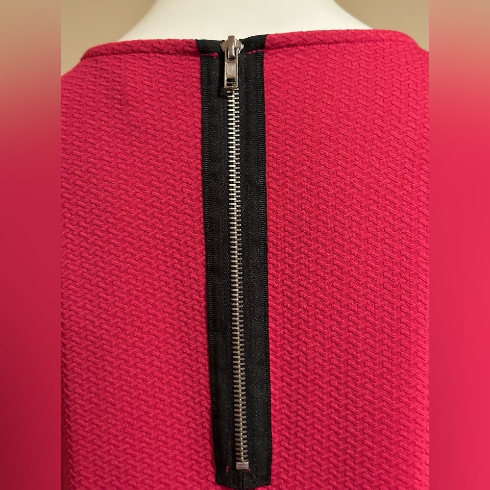 Daisy Fuentes Simple Fuchsia Midi 3/4 Sleeves Geo… - image 6